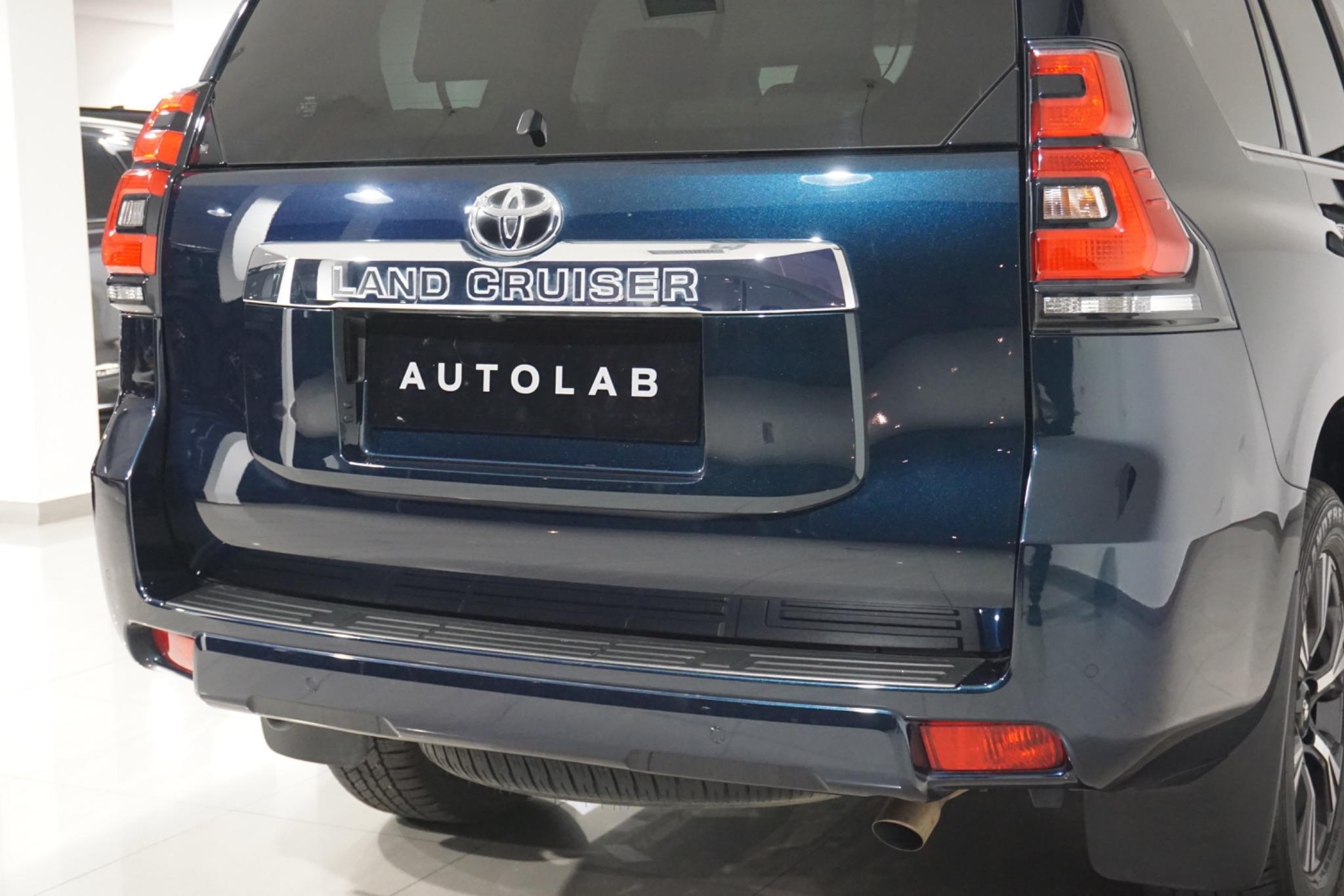 Toyota Land Cruiser 2.8D Invincible Auto 4WD Euro 6 (s/s) 5dr (7 Seat)